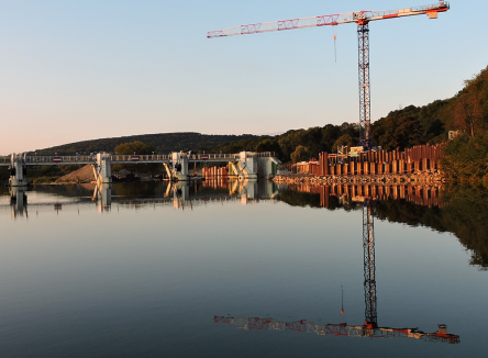 De nombreux aménagements spécifiques ont été entrepris le long de la Meuse : travaux d’endiguement et d’élargissement, et surtout création d’une ZRDC (Zone de Ralentissement Dynamique de Crues) à Mouzon. En 2015, des travaux de modernisation des barrages à aiguilles sur la Meuse ont été engagés, dans les Ardennes, au Nord-Est de la France