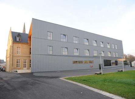 Créé en 1956, le lycée Jean-Baptiste Clément de Sedan est le seul établissement public industriel de la région Champagne-Ardenne, formant du CAP (Certificat d’Aptitude Professionnel) au BTS (Brevet Technologique et Scientifique), dans les Ardennes au Nord-Est de la France
