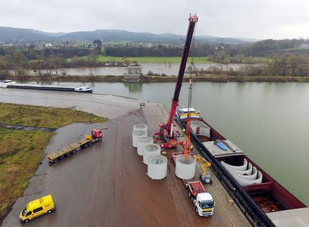 In December 2017 and then January 2018, ENERCON, a European wind turbine manufacturer, successfully transported wind turbine components through Givet Port (French Ardennes), which as a result was able to demonstrate its role as a multimodal sea-rail-road platform open to Northern Europe