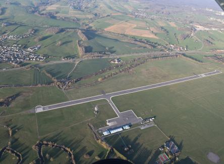 A proximité de Charleville-Mézières et de la future autoroute A304, l'aérodrome des Ardennes - Étienne Riché exploité et géré par le Conseil Départemental des Ardennes, poursuit son développement