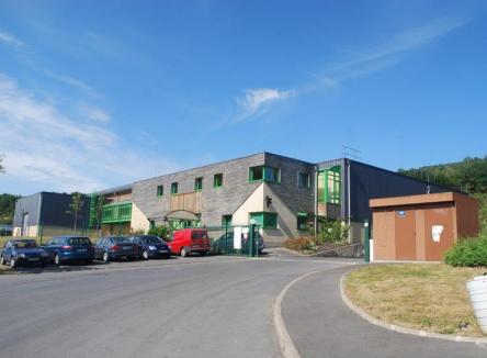 Part of the Zone d'Activités du Charnois in Fumay in the Ardennes, this 1,850m² building, which can be bought or rented, is ready to welcome new businesses