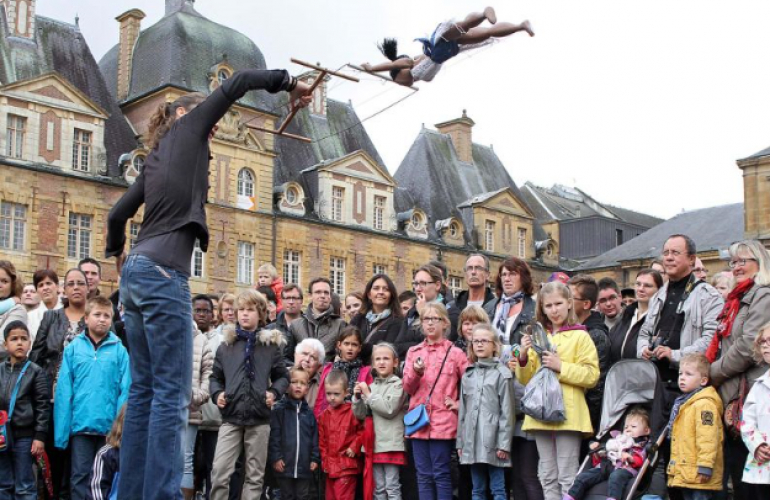 Charleville-Mézières dans les Ardennes s'apprête à coiffer fièrement sa couronne de capitale mondiale de la marionnette pour la 19ème édition du Festival mondial des théâtres de marionnettes du 16 au 24 septembre 2017