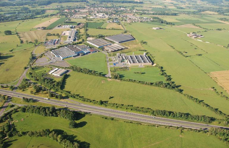 Located in the commune of Donchery in the Ardennes, the Ardennes Azur Business Park is predominantly dedicated to industry and logistics, and offers all of the facilities requested for the establishment of companies, including rail connection