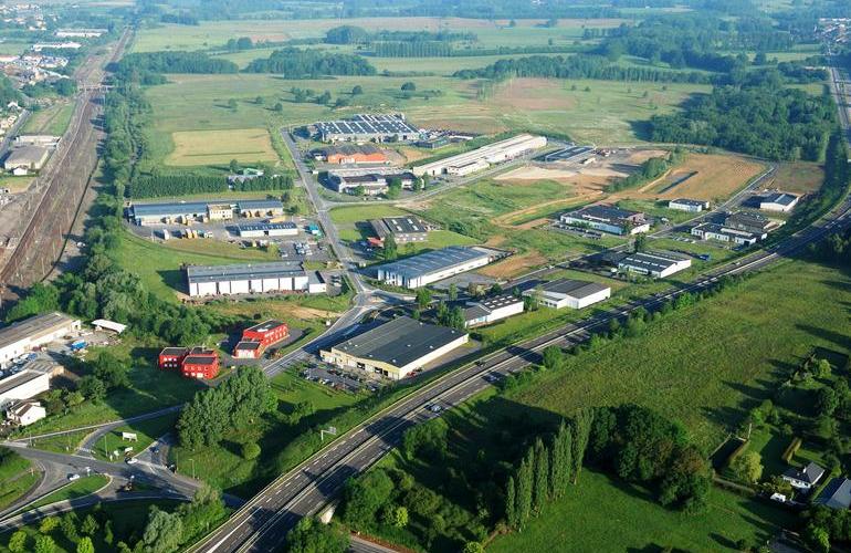 Based in Tournes and Cliron in the Ardennes, Ardennes Émeraude Business Park is an industrial and logistics site, offering all of the facilities required for business, including rail connection on the Calais-Bâle line