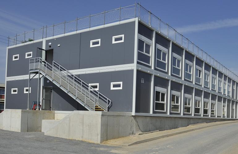 The Ardennes County Council has built a two-floor modular building dedicated to house a client relationship center, with direct access to A34 freeway